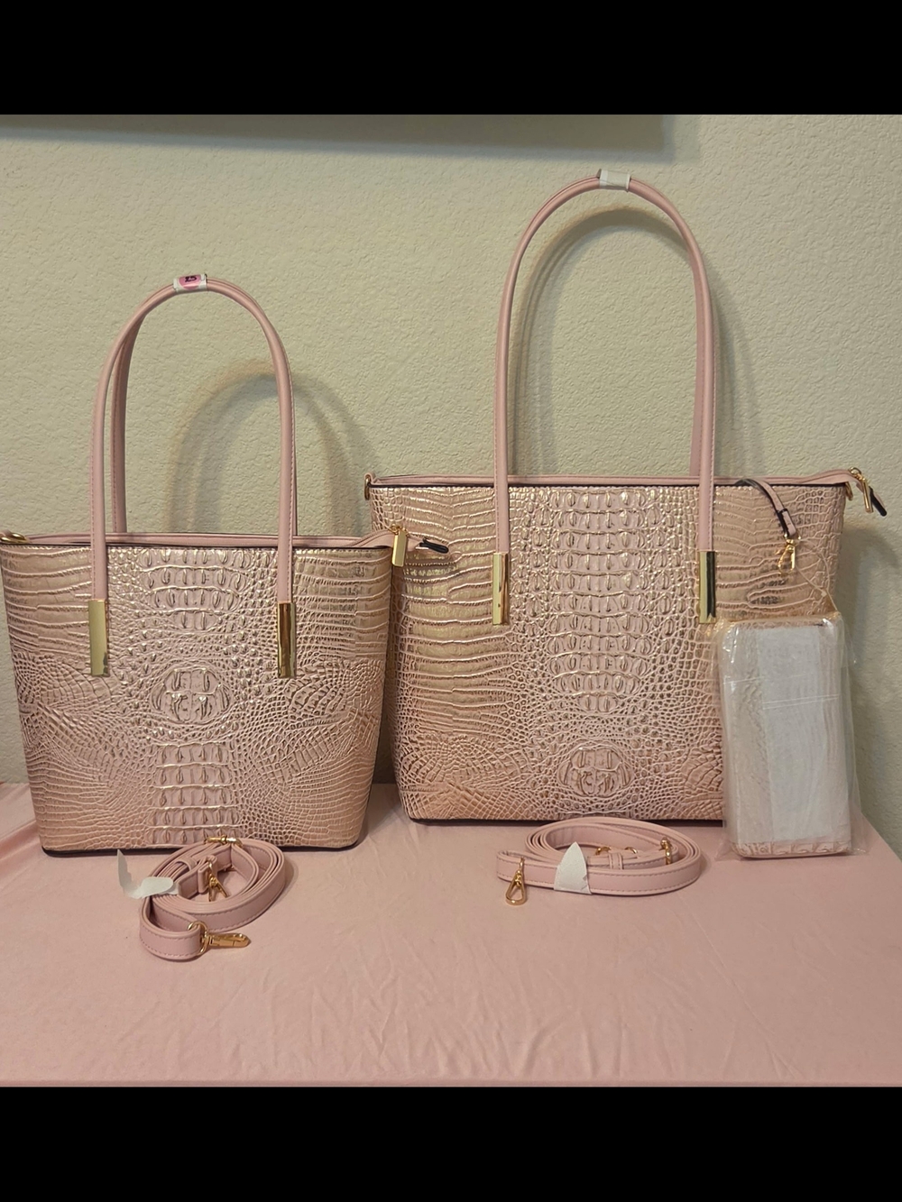 Women's Embossed Croc Tote Bag in Blush Pink